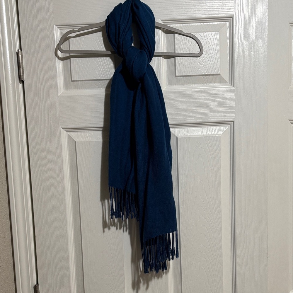 Elegant Blue Pashmina Scarf with Fringe